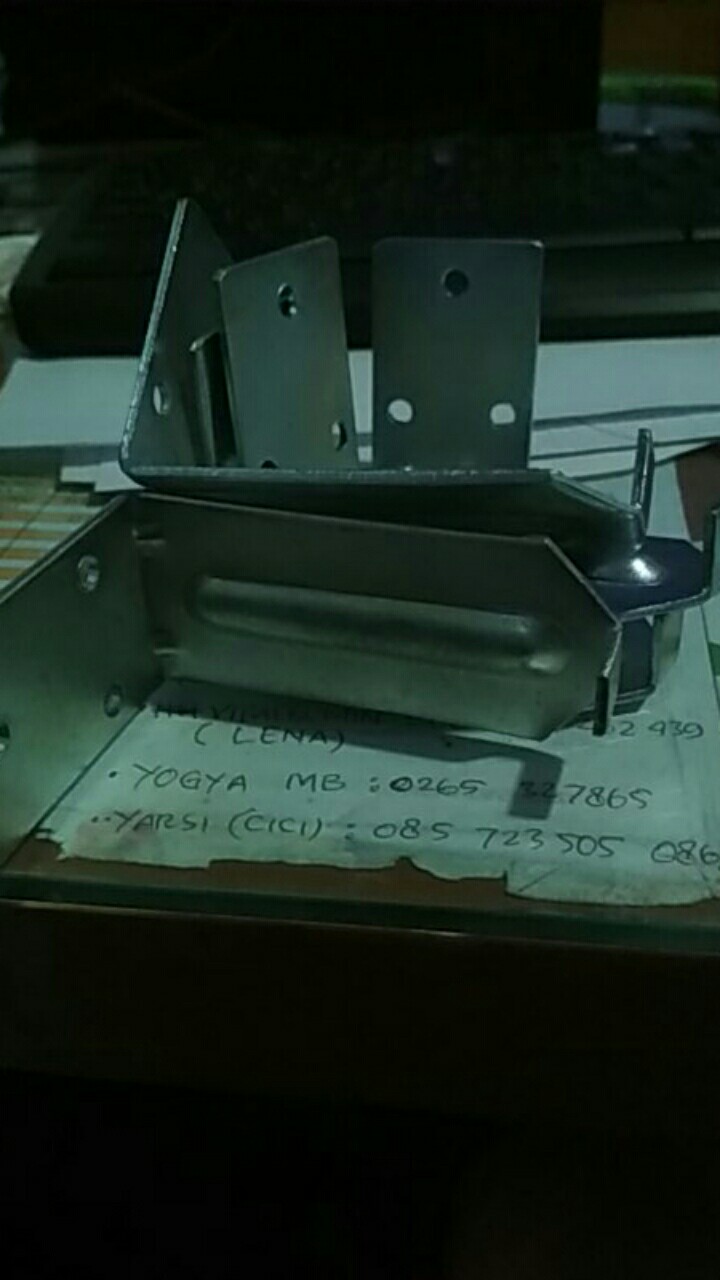 Hanger Apar. Bracket Apar.  Gantungan Apar Ke Dinding