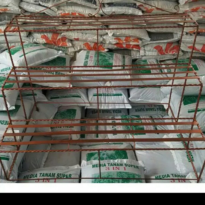 Rak Tanaman - Rak Pot Besi Tanaman 3 Susun