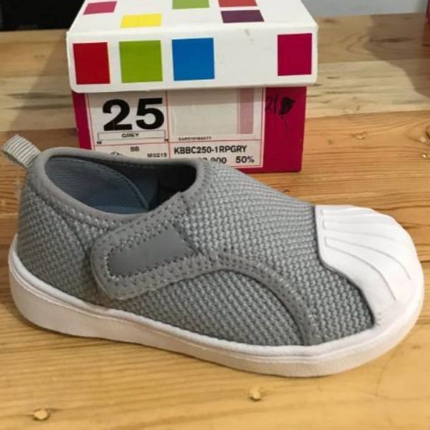 Sepatu anak fladeo