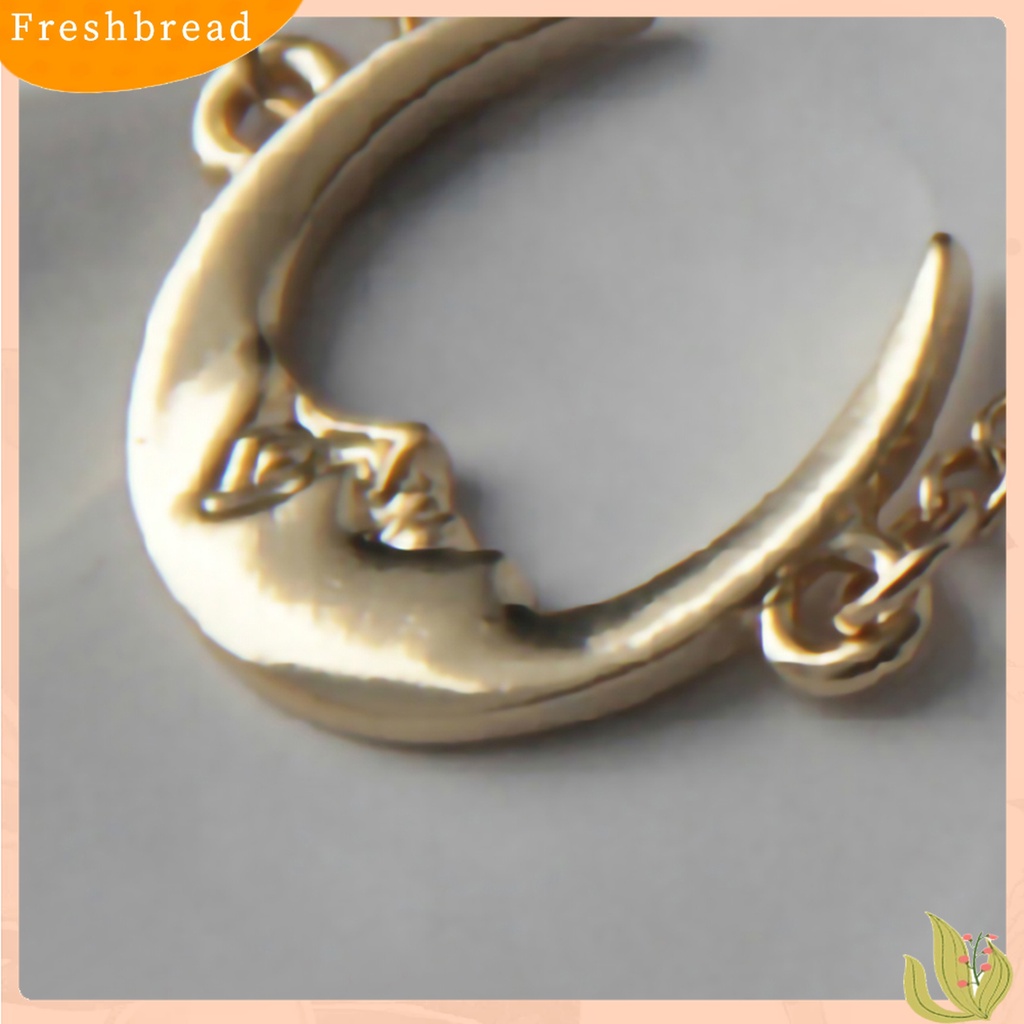 (Fresh) Gelang Tangan Rantai Alloy Aksen Bulan + Bintang Warna Gold Untuk Pasangan / Pria / Wanita / Pesta