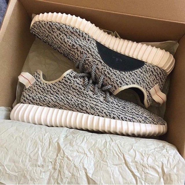 SEPATU ADIDAS YEEZY BOOST OREO TURTLE DOVE