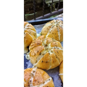 

korean Garlic Cheese Bread