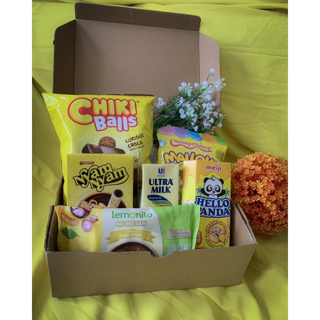 

SNACK BOX YELLOW EDITION | HAMPERS | KADO | BIRTHDAY GIFT | ANNIVERSARY | WISUDA GIFT