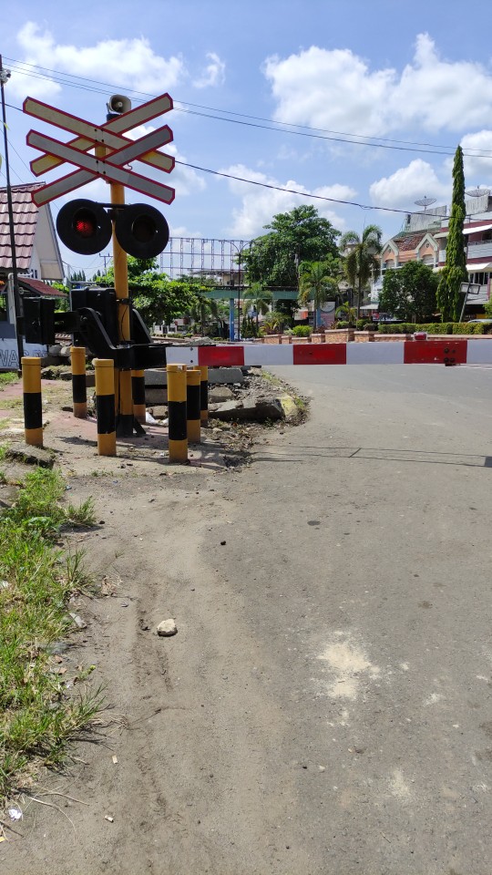 Gergaji Lipat Mini Portable Alat Potong Multifungsi Untuk Kayu Pipa Paralon