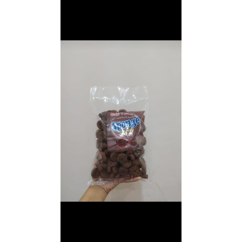 

Cemilan Snack Sponge Cokelat isi 250 gram