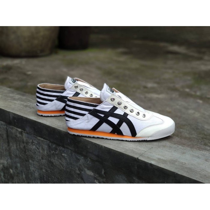 Diskon Sepatu Slip On Wanita Asics Onitsuka Paraty Casual / Black White