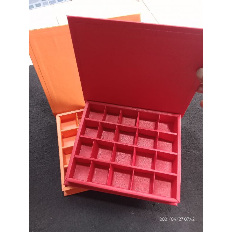 

Box chocolate praline hardcover sekat 20/Kotak gift coklat praline