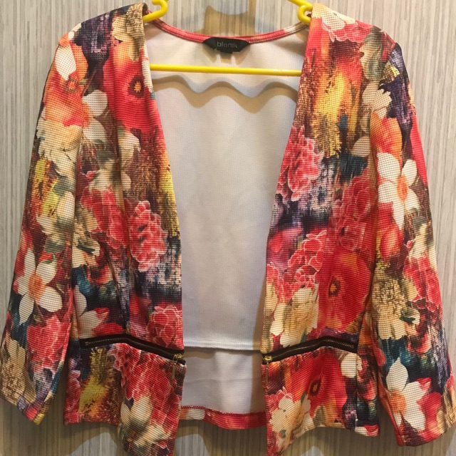 Blazer bunga merk blanik (preloved)