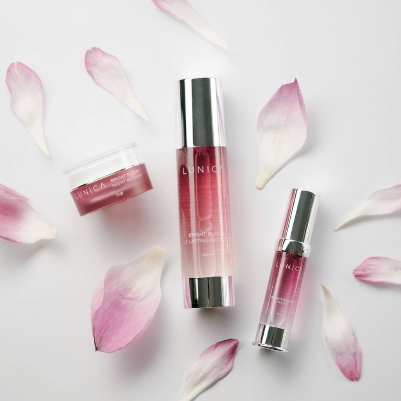 Lunica Bright Bloom Paket Mencerahkan Toner, Serum, Night Cream
