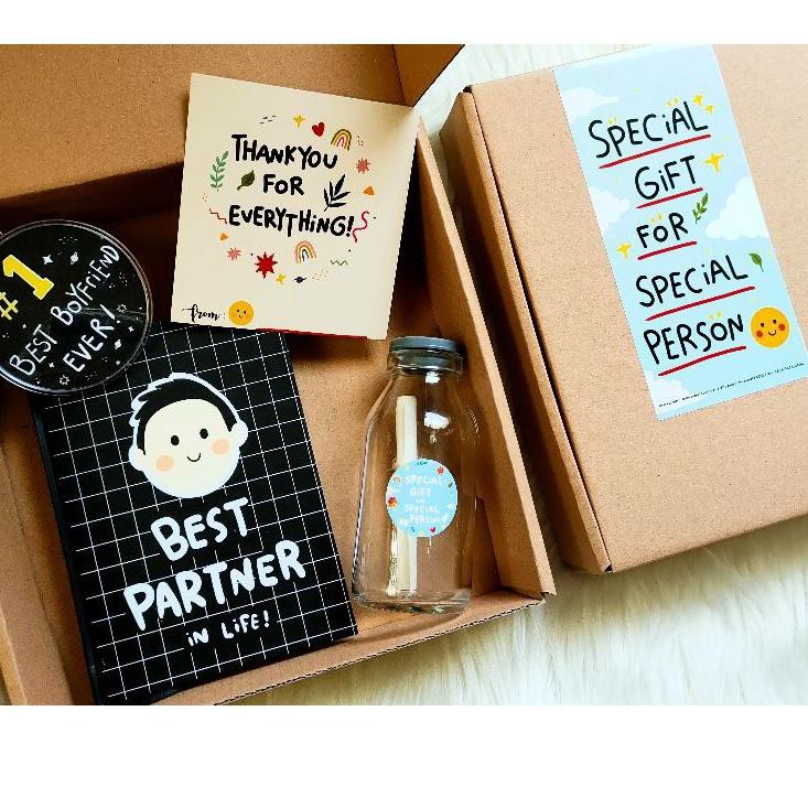 

Ready W0VBA HAMPERS GIFT SET, KADO PACAR, KADO WISUDA, KADO ULTAH, GRADUATION GIFT, KADO COWOK, KADO