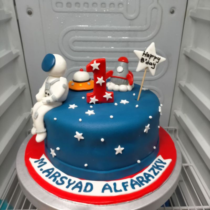 

kue ulang tahun astronot