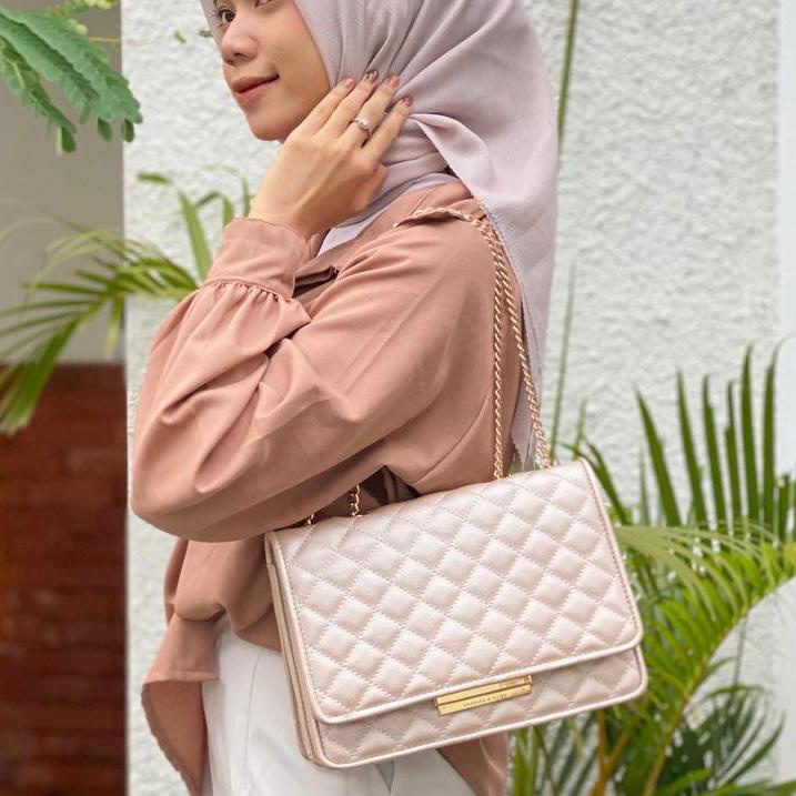 C Jessly Quilted Slingbag