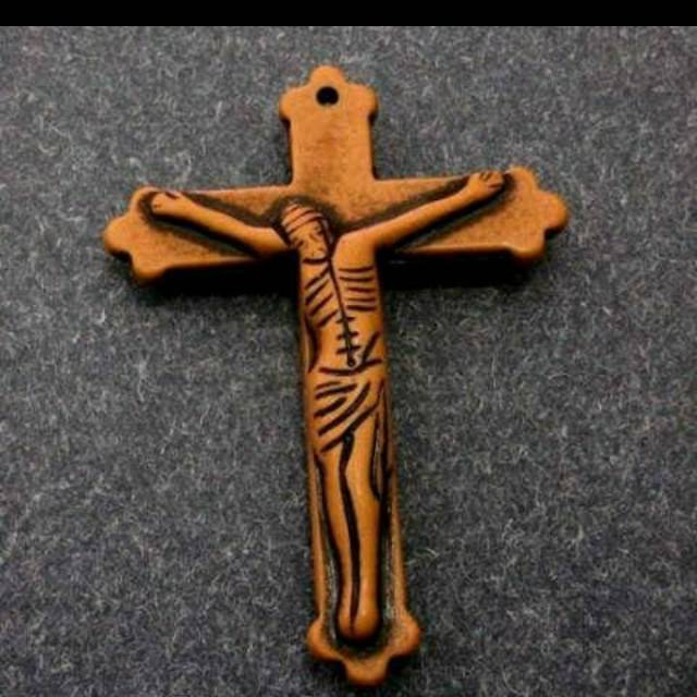 Bandul Salib Akrilik