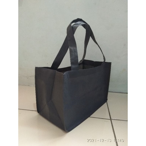 

READY 231215 TAS KAIN SPUNBOND KOTAK KECIL POLOS