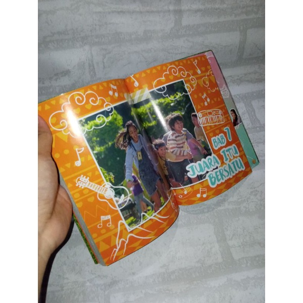 JUAL CEPAT ALBUM KD 4+BUKU NAURA&GENK JUARA+MINI ALBUM KATAKANLAH CINTA