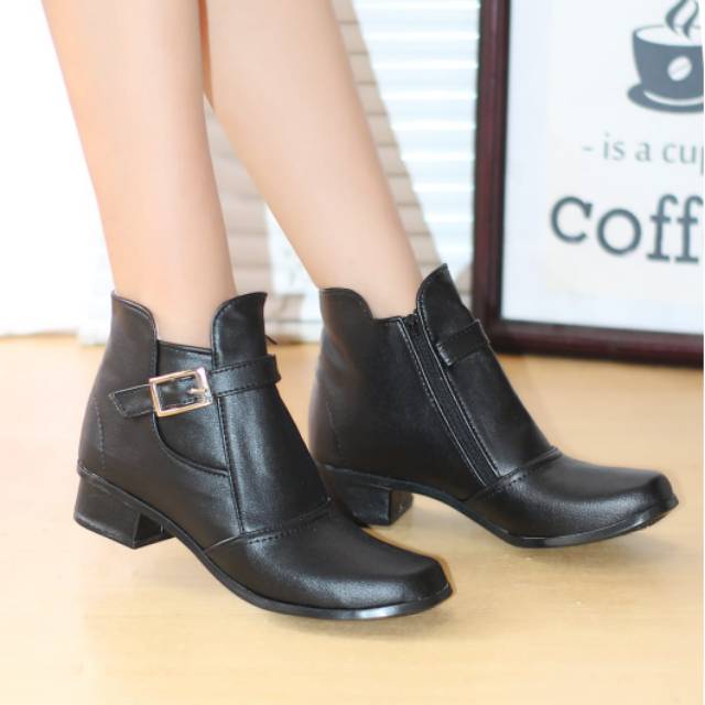 Boots wanita PTK 03