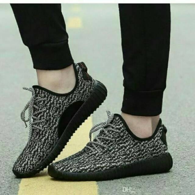  SEPATU  ADIDAS  YEEZY  BINTIK HITAM SOL HITAM Shopee Indonesia