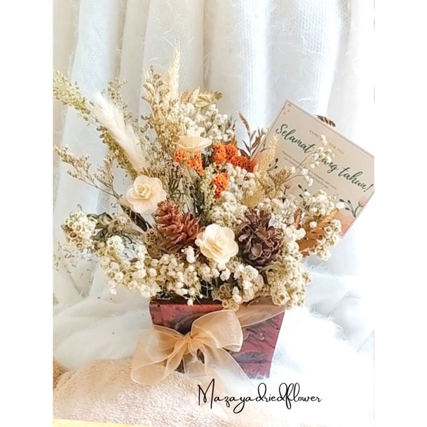 Small Arrangement Dried Flower vas/Rangkain bunga kering dalam vas (free card)