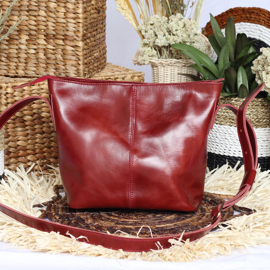 TAS SELEMPANG WANITA KULIT SAPI ASLI EMERALD MAROON / FREE GRAVIR NAMA KAMU DI GANTUNGAN TAS