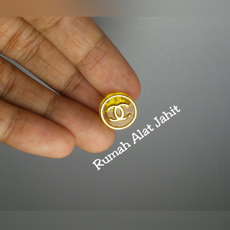 Kancing Akrilik Emas Motif Channel 12mm