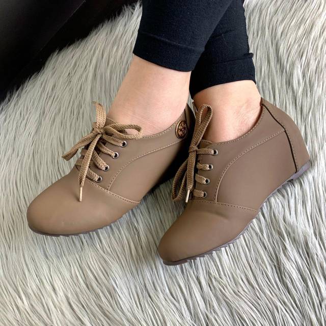 #289-18 (TB) Beatrice Silk Cassually Boots SS19