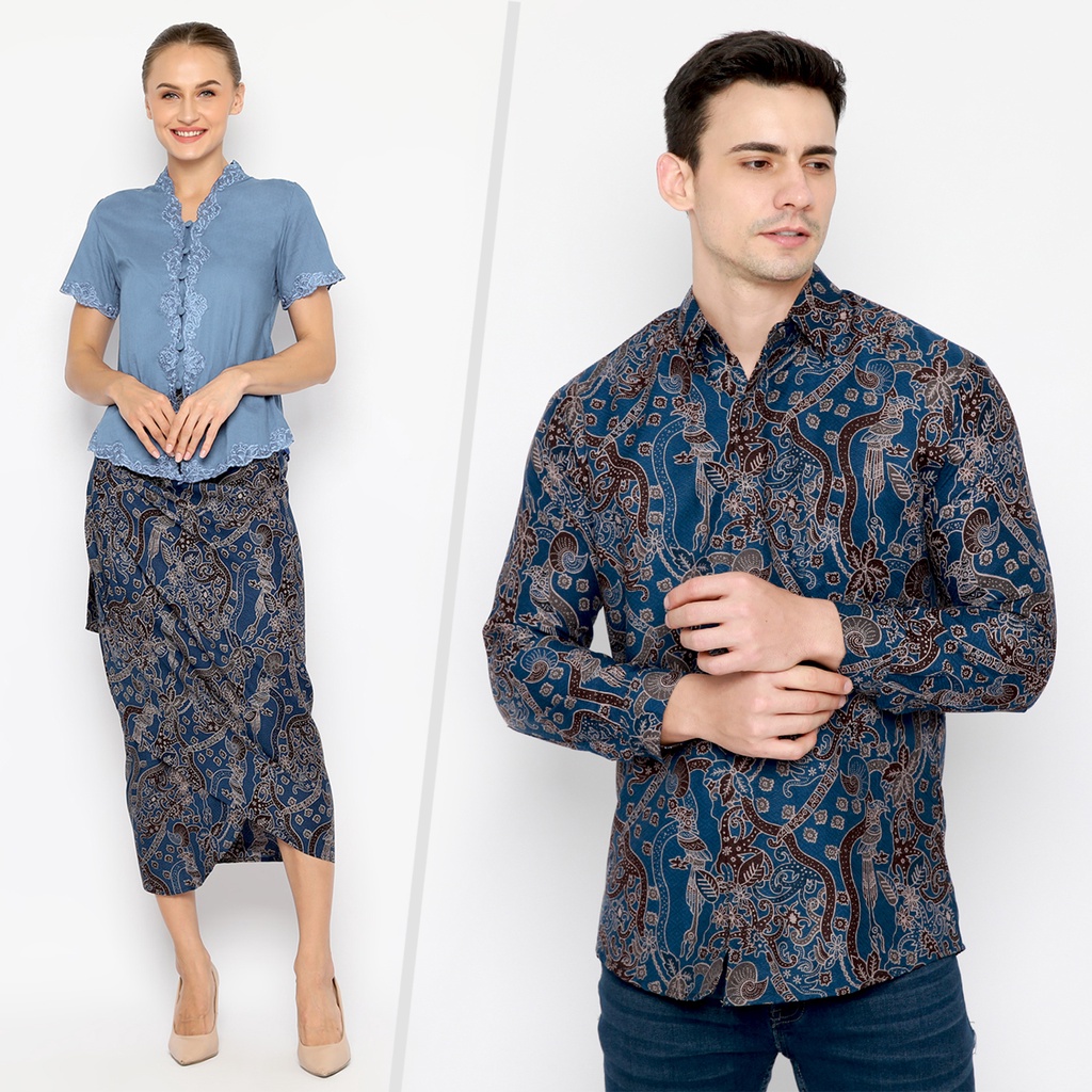 BATIK COUPLE MODERN Kemeja Rok Lilit Instan Batik Pria Lengan Panjang Premium Peksi Adiwilaga Biru Hitam 723148 Cap 72 - Baju Kemeja Atasan Pakaian Batik Couple Cople Pria Cowok Laki Laki Remaja Keluarga Lengan Panjang Modern Slimfit Premium Kekinian