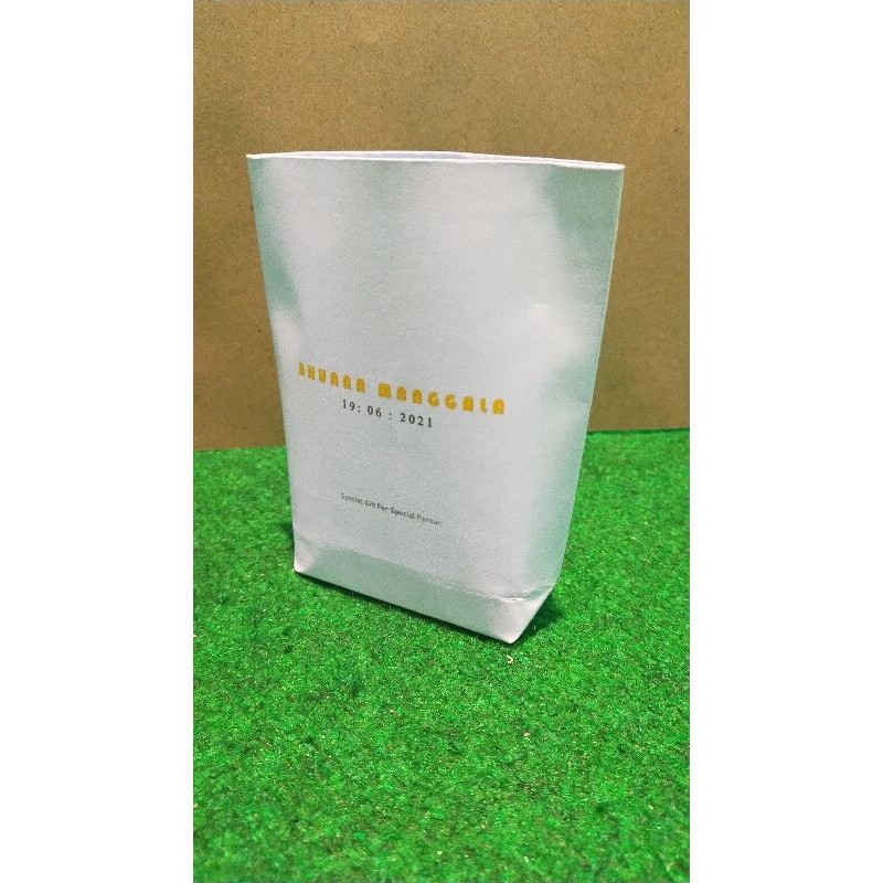 

Paperbag Putih costum size 8x3x13cm