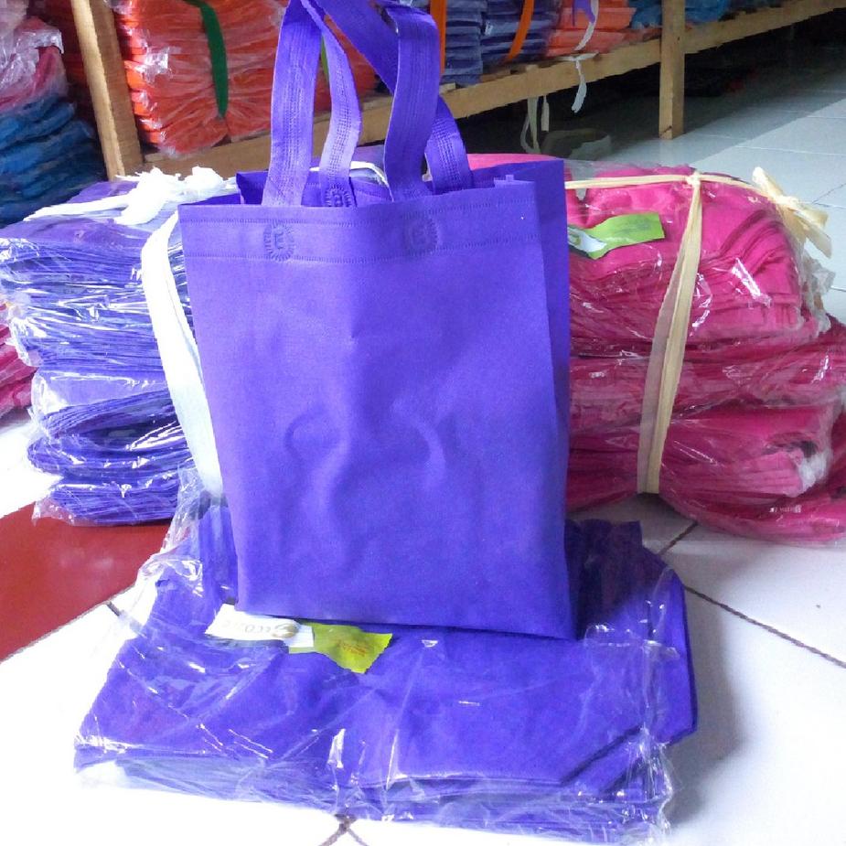 

Kekinian - 1 Kodi isi 20 Tas Kain Spunbond Kotak / Handle Box Goodie Bag Ukuran S.= 20x25x9 cm Kantong Belanja Lipat Serbaguna, Goody Bag Bingkisan Souvenir Ultah / Ulang Tahun / Pernikahan, Tas HP Ponsel, Kosmetik dll Polos