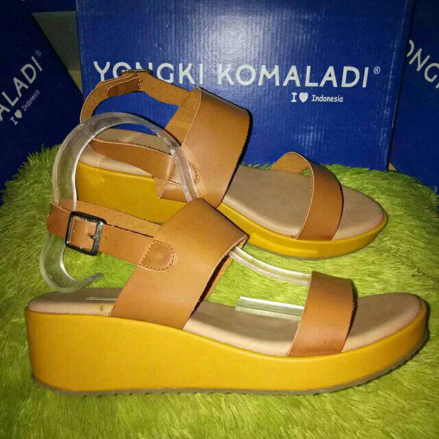 Wedges Wanita Branded Yongki Komaladi