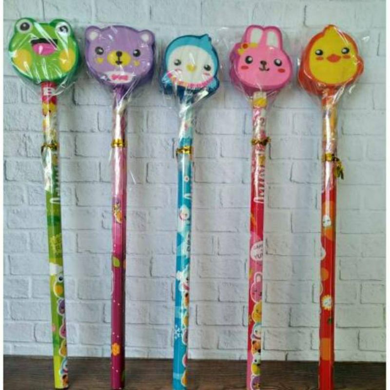 

Pensil Dan Penghapus Karakter Boneka Di Atasnya