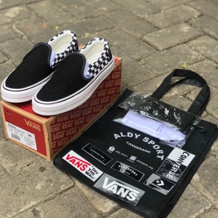 SEPATU VANS SLIPON CHEKER OG BLACK WHITE PREMIUM CHINA. SNEAKERS PRIA SEPATU SLIPON PRIA IMPORT.