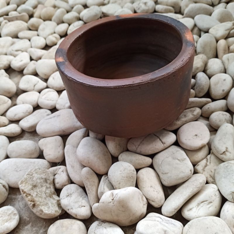 Gerabah Tanah liat tempat pakan kelinci hitam D13