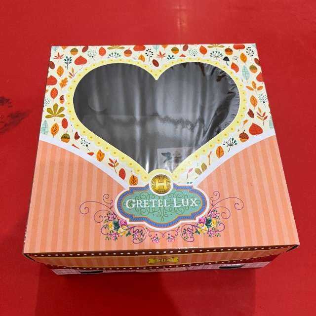 

Dus Gretel Lux 18 x 18