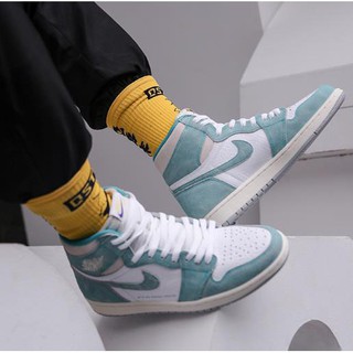 aj1 turbo green on feet