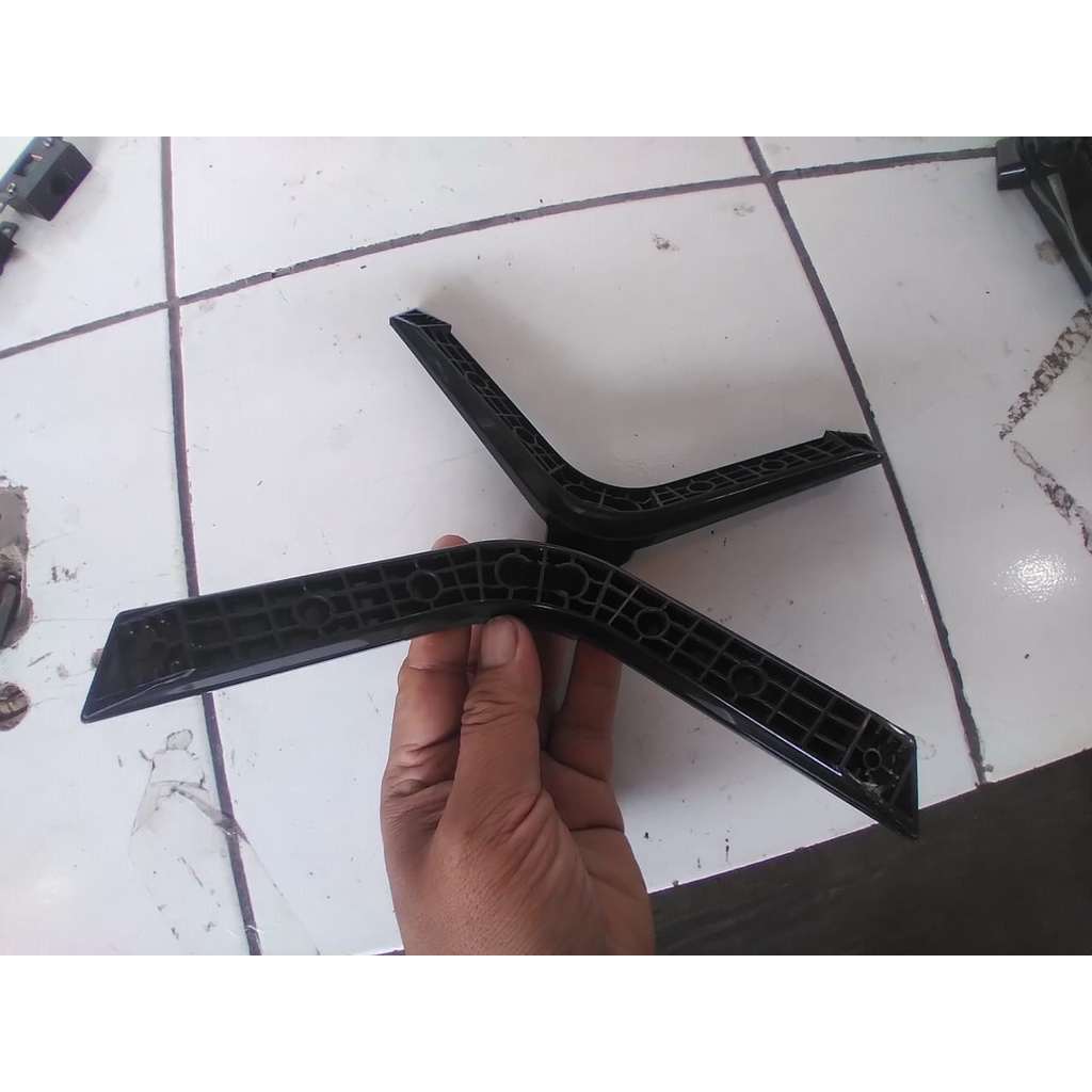 kaki tv polytron pld32t100 32t100 pld 32 inch solo2 darma macam macam kaki dudukan stand pedestal tv