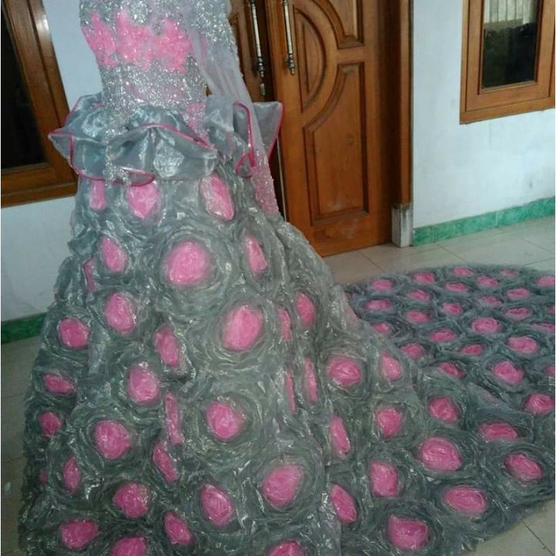 gaun pengantin abu-abu pink mawar ekor preloved