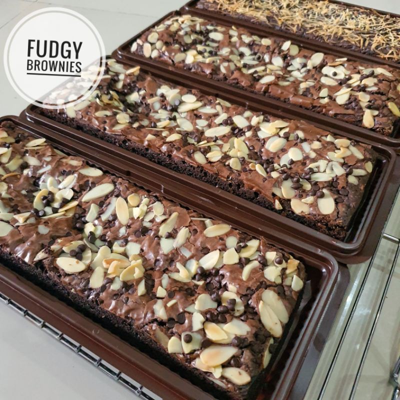 

Fudgy brownies almond