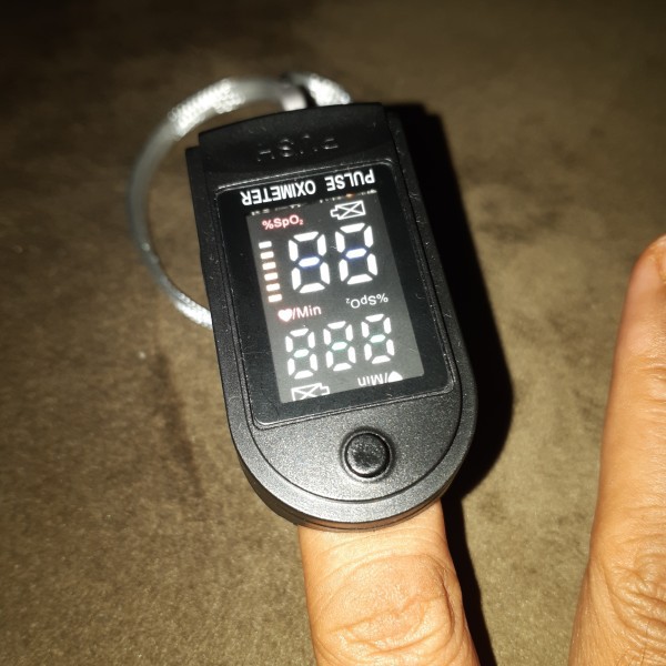 FINGERTIP PULSE OXIMETER FINGER TIP OXIMETERY ALAT KESEHATAN UKUR KADAR OKSIGEN DIGITAL DISPLAY JS38