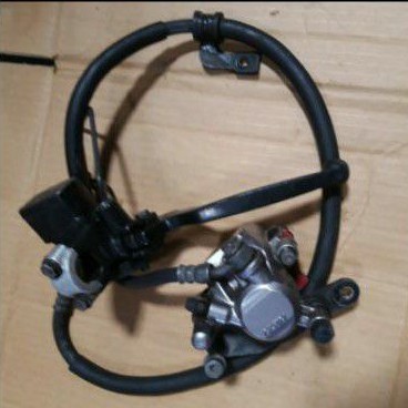 master kaliper pengereman depan vario110 techno karbu original