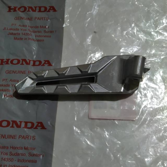 Arm L pillion step kiri Honda ADV 150 original