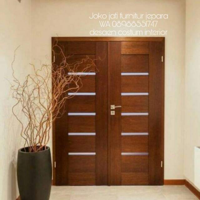 Pintu rumah kupu tarung