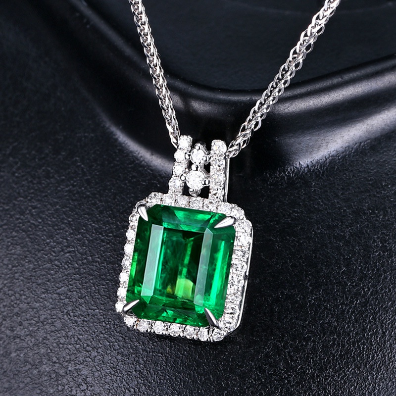 [Ready Stock]Fashion New Emerald Square Diamond Pendant Luxury Diamond Necklace