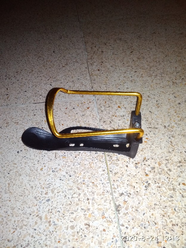 Holder Botol Minum Bahan Aluminium Untuk Sepeda Gunung