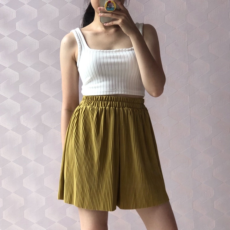 LUNA PLEATED SHORTS / Celana Pendek Pleats Plisket Lidi Nagita