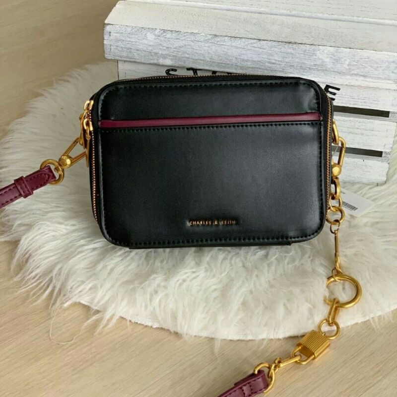 Charles and Keith CK C890