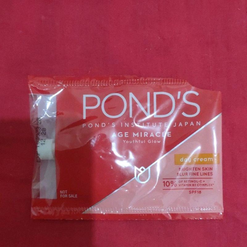 Pond's Age Miracle Youthful Glow Day Cream SPF 18