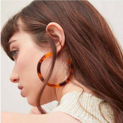 

Acrylic earrings c shaped 03AC18r
