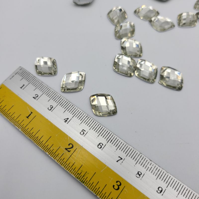 DIAMON RESIN KRISTAL MOTIF WAJIK SEGI EMPAT WARNA PUTIH BERSIH UKURAN 13X16 KUALITAS BAGUS KILAU PER LUSIN