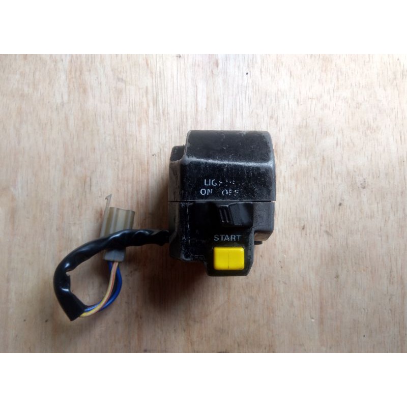 Holder Kanan Yamaha Fiz FizR Ori Original