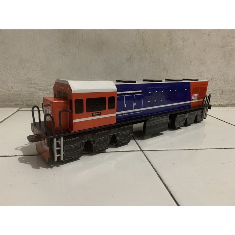 miniatur lokomotif cc201